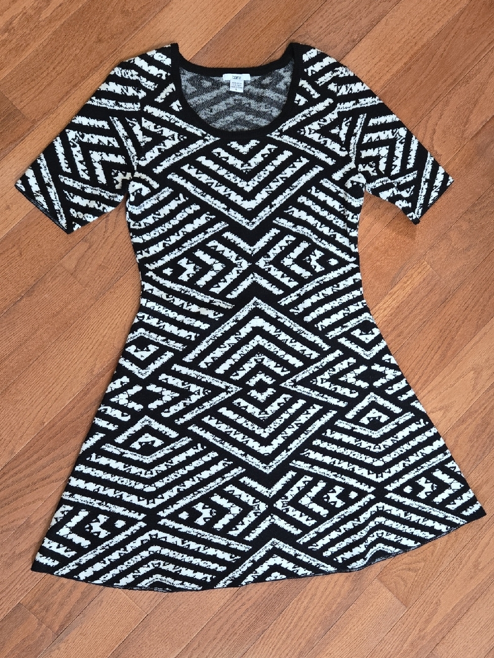Bar III Black & White Geometric Skater Dress, Juniors Large, Adult Small